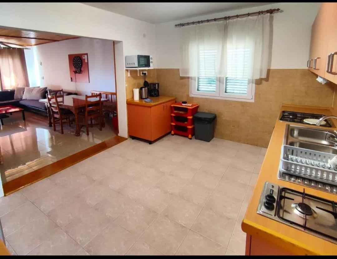 Manora Sucuraj 2 Bedroom Apartment Esterno foto