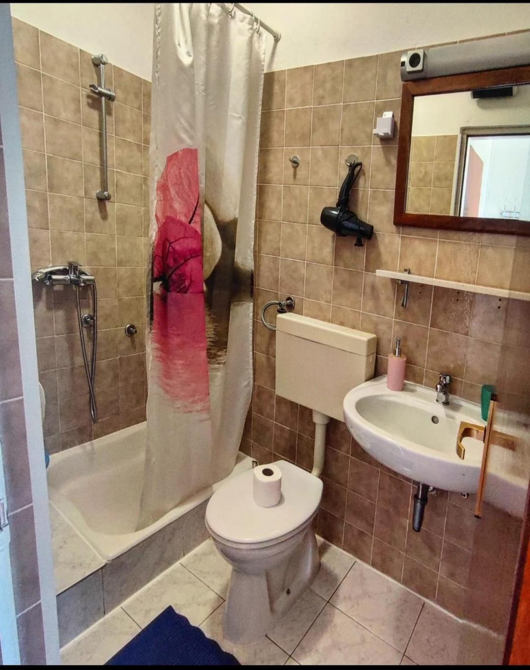 Manora Sucuraj 2 Bedroom Apartment Esterno foto