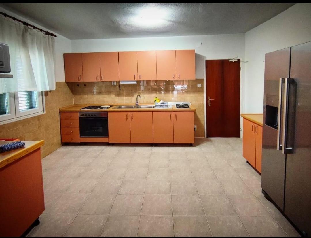 Manora Sucuraj 2 Bedroom Apartment Esterno foto