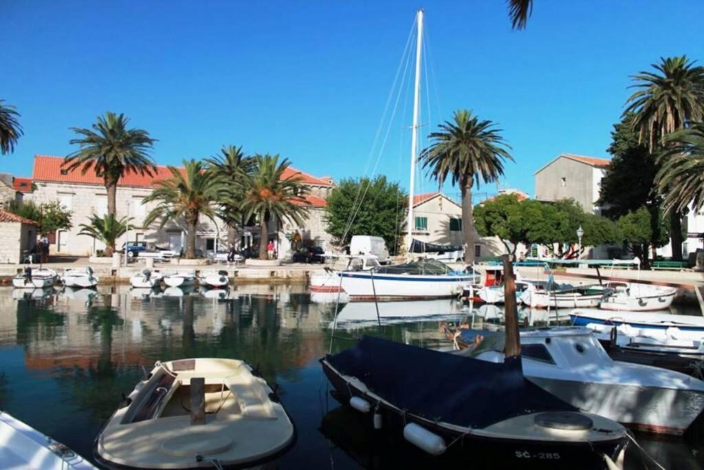 Manora Sucuraj 2 Bedroom Apartment Esterno foto