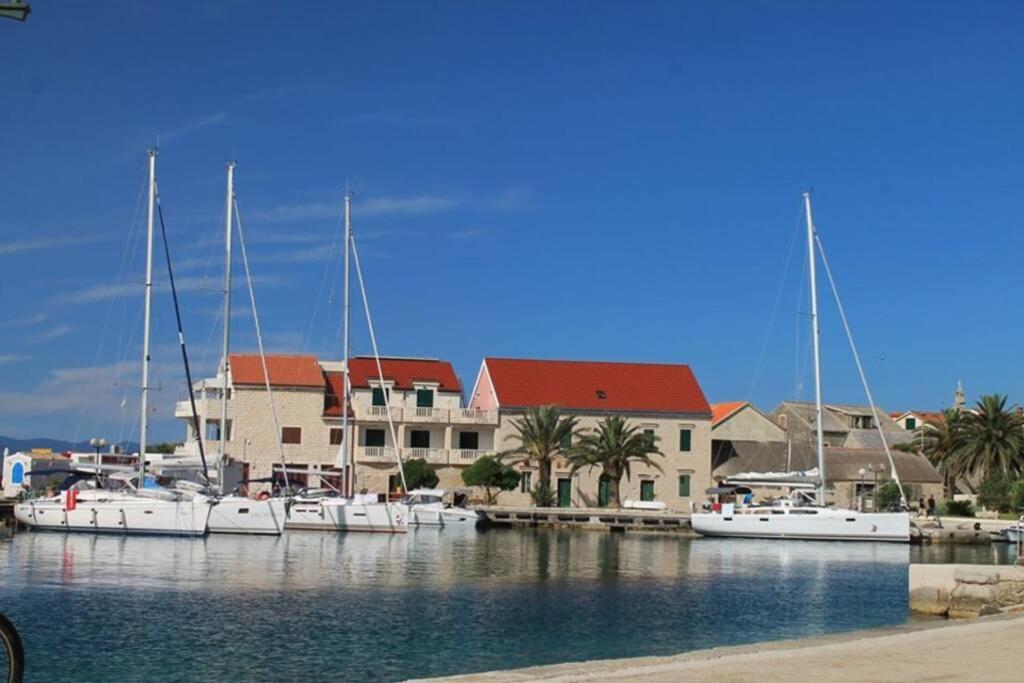 Manora Sucuraj 2 Bedroom Apartment Esterno foto